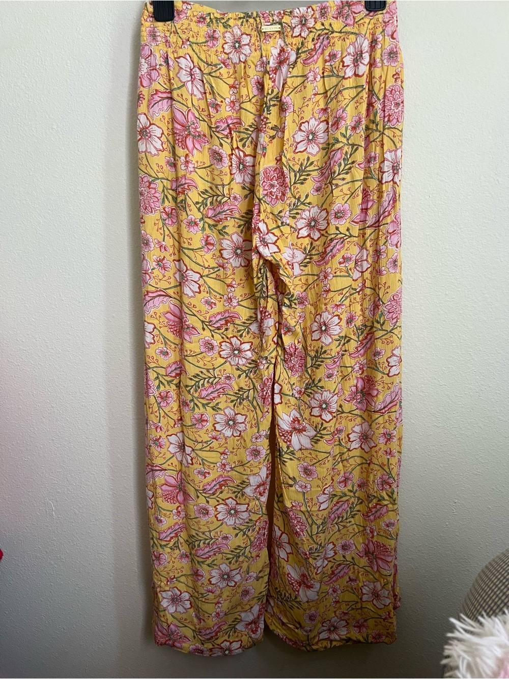 Billabong Women's Floral Wide-Leg Pants Yellow Pink White Green with slits - Picture 4 of 4